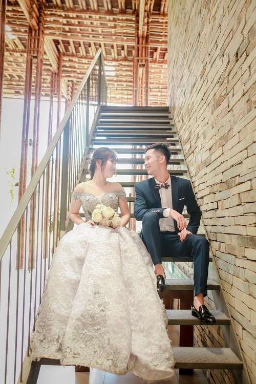 Dù phần sau của bộ ảnh vẫn còn nhiều tấm hình bắt mắt khác nhưng sai lầm trong những bức ảnh trước đó cùng một thái độ khó hiểu của cô dâu, chú rể cùng người chụp ảnh đã khiến tổng thể cả bộ ảnh như mất đi phần nào giá trị, ấn tượng với người khác. Ảnh trong bài: Facebook nhân vật.