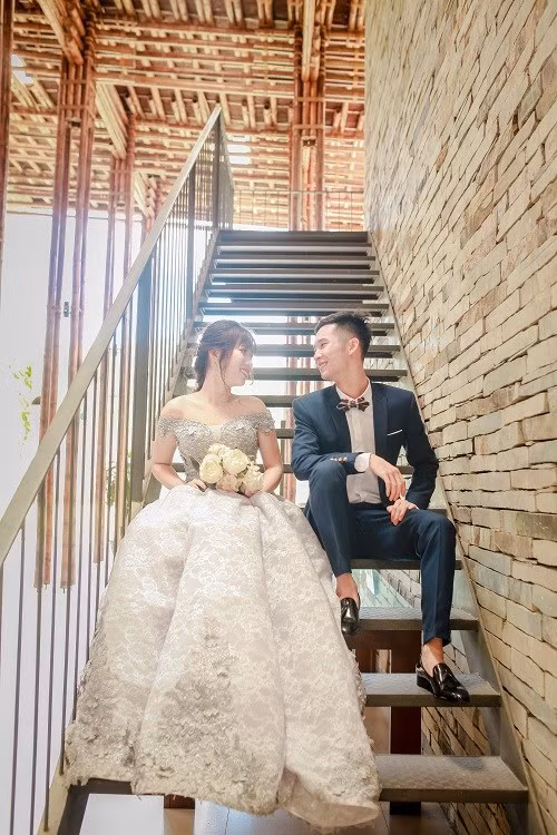 Dù phần sau của bộ ảnh vẫn còn nhiều tấm hình bắt mắt khác nhưng sai lầm trong những bức ảnh trước đó cùng một thái độ khó hiểu của cô dâu, chú rể cùng người chụp ảnh đã khiến tổng thể cả bộ ảnh như mất đi phần nào giá trị, ấn tượng với người khác. Ảnh trong bài: Facebook nhân vật.