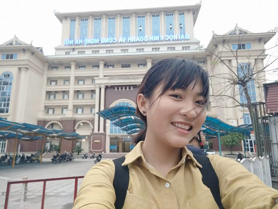 Cu Bông có nhiều nét rất giống Oanh mà vừa nhìn thoáng qua mọi người đều có thể đoán được là hai chị em. Ảnh: Facebook nhân vật.