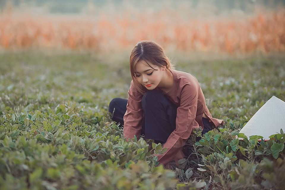 Để có được bộ ảnh đẹp hoàn hảo hơn, ekip của Thu Hương được đóng góp là nên để ý, chỉnh chu đến từng chi tiết nhỏ nhất. Bản thân Thu Hương có thể tẩy móng tay, tháo nhẫn trước khi chụp và người thực hiện hậu kỳ có thể thay đổi màu tóc của người mẫu để bộ ảnh thêm phần chân thực và đúng chất hơn.