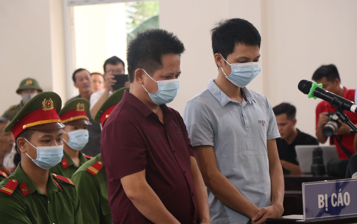 Sau đó, Thiện gọi chị H. đến quán bắt quỳ xuống nền, rồi chửi bới, đe dọa, bắt chị H. đăng cải chính lên Facebook. Toàn bộ quá trình được Thiện và Vân dùng điện thoại phát trực tiếp trên Facebook của quán Nhắng nướng Hiền Thiện. 