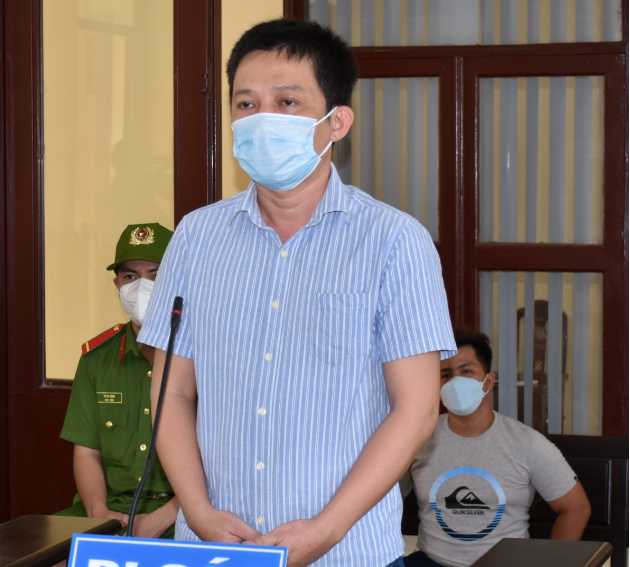 Theo đó, từ ngày 17/9 - 27/11/2021, Tài sử dụng tài khoản Facebook cá nhân mang tên “Le Minh Tai” đăng tải 28 bài viết, 9 đoạn clip lên mạng xã hội có nội dung tiêu cực, xuyên tạc, vu khống, xúc phạm uy tín của lãnh đạo tỉnh Cà Mau.