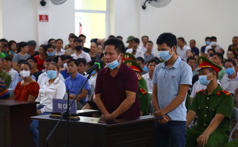 Tháng 10/2020, TAND TP Bắc Ninh đã tuyên phạt Nguyễn Văn Thiện - Chủ quán Nhắng nướng Hiền Thiện mức án 12 tháng tù, Lăng Văn Vân (nhân viên) 9 tháng tù cùng về tội "làm nhục người khác". Theo cáo trạng, tối 17/8, chị D.T.H. (27 tuổi, quê tại Phú Thọ) cùng bạn đến ăn tại quán Nhắng nướng Hiền Thiện do Thiện làm chủ. Bức xúc vì trong thức ăn có sán, chị H. đã đăng lên Facebook để cảnh báo mọi người. 