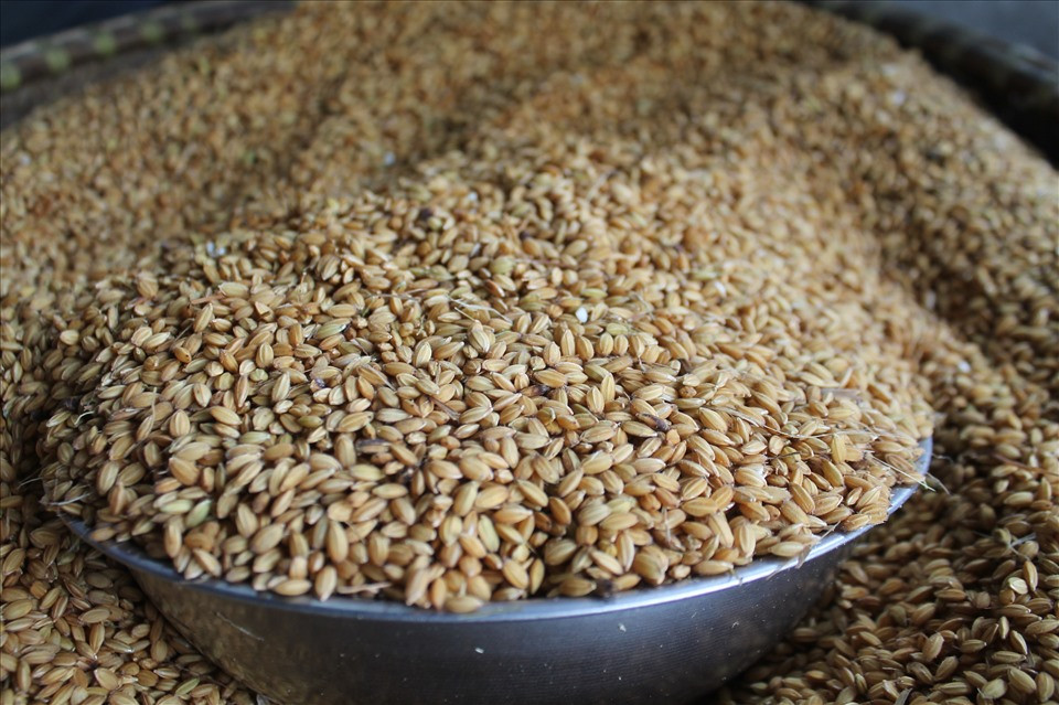 Nhờ sự giúp đỡ của quần chúng nhân dân, cơ quan điều tra đã xác định được thời gian cuối cùng chị Quàng Thị Mấng xuất hiện tại căn nhà thuê là khoảng 21h ngày 28/11/2013. Điều quan trọng hơn, trước đó vài giờ đồng hồ có nhân chứng nghe thấy chị Mấng đứng trao đổi với một nam thanh niên về việc mua bán 30 bao thóc nếp. (Ảnh minh họa)