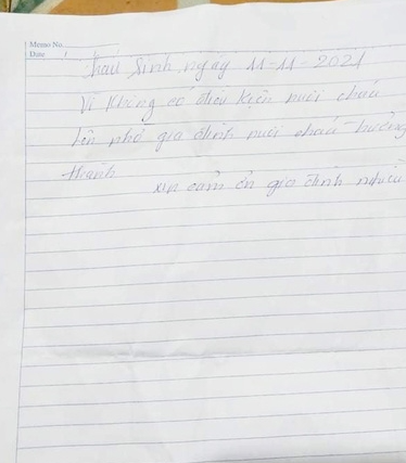 Theo đó, bé gái được người dân phát hiện vào sáng 20/11, ngoài ra, người dân còn phát hiện thêm một lá thư tay có nội dung: "Cháu sinh ngày 11/11/2021. Vì không có điều kiện nuôi cháu nên nhờ gia đình nuôi cháu trưởng thành, xin cảm ơn gia đình nhiều ạ". Sự việc sau đó được người dân báo lên chính quyền địa phương. Qua thăm khám, bé gái sức khỏe ổn định. Hiện đang được một người dân trên địa bàn tạm thời chăm sóc. 