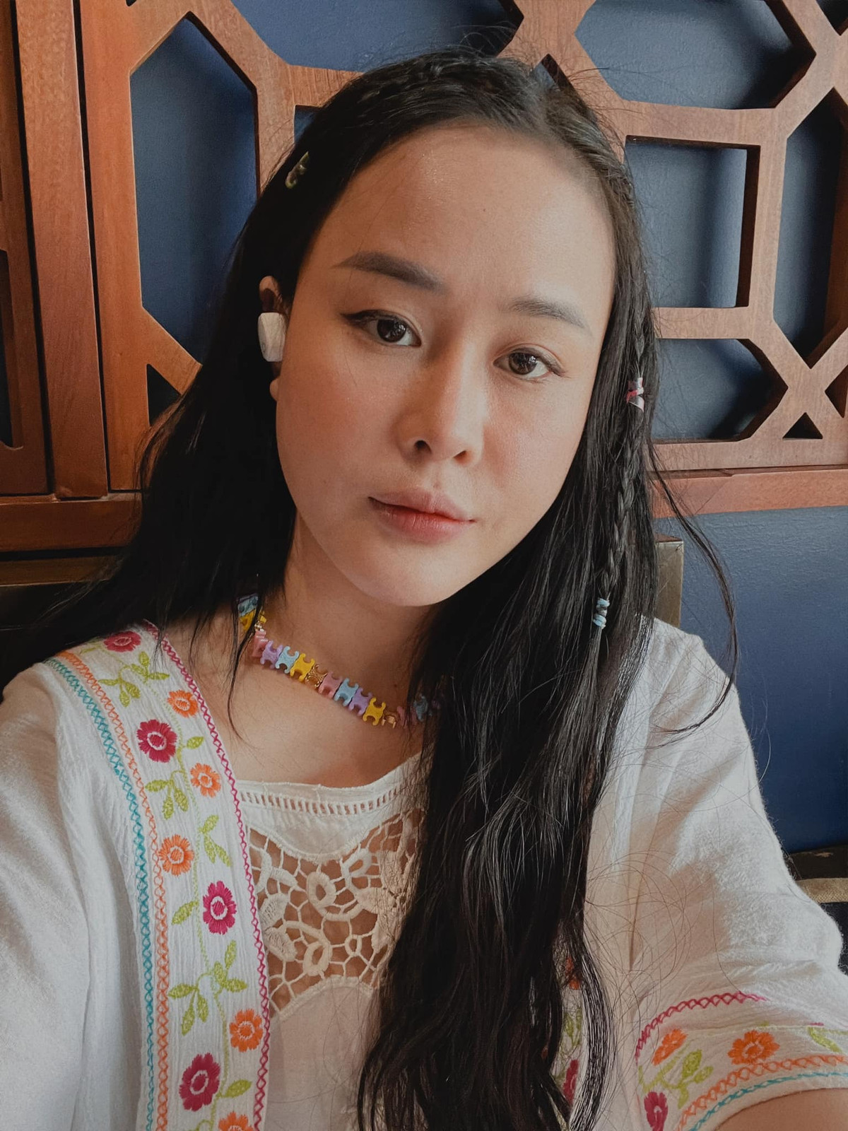 Khi nhân viên công ty giao xe, Vân Anh đã đọc hợp đồng, ký nhận xe và giấy tờ liên quan (bản photo công chứng). Cô gái cũng trả tiền thuê xe 3 tháng là 45 triệu đồng cùng chi phí 5 triệu đồng đem xe ra Phan Thiết giao. 