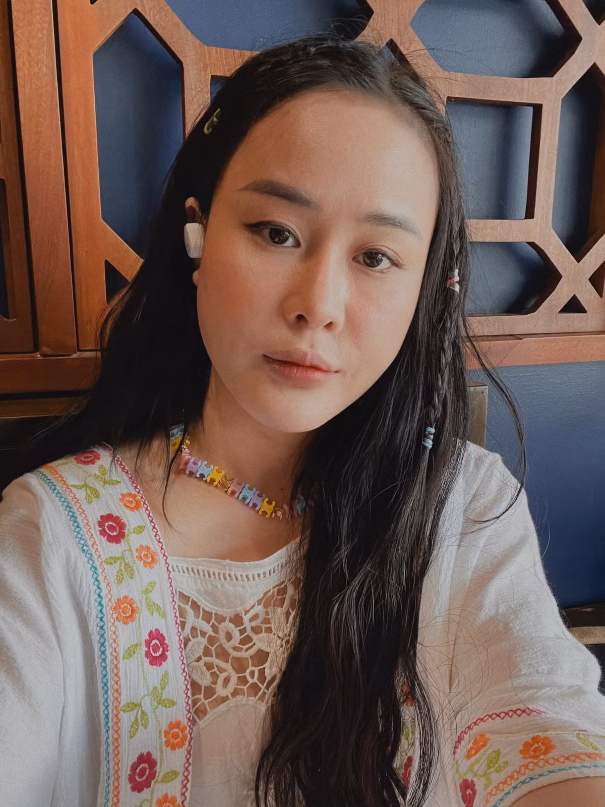 Khi nhân viên công ty giao xe, Vân Anh đã đọc hợp đồng, ký nhận xe và giấy tờ liên quan (bản photo công chứng). Cô gái cũng trả tiền thuê xe 3 tháng là 45 triệu đồng cùng chi phí 5 triệu đồng đem xe ra Phan Thiết giao. 