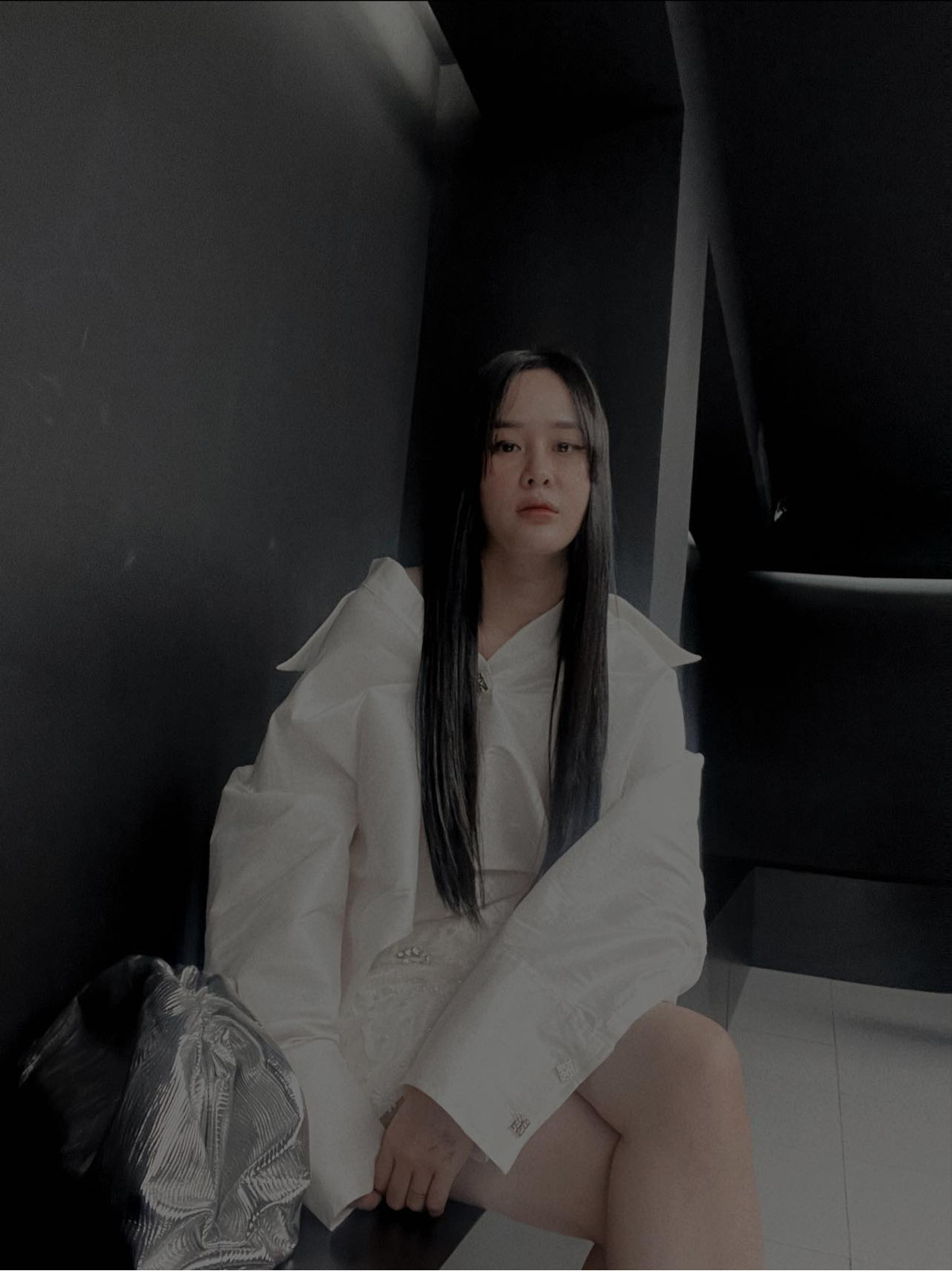 Làm việc với Cơ quan CSĐT Công an TP Phan Thiết, Ninh Thị Vân Anh đã khai nhận hành vi của mình. Công an TP Phan Thiết cho biết, hiện Vân Anh không còn khả năng trả số tiền đã nhận là 390 triệu đồng cho anh H. Đơn vị cũng đã đến TP Ninh Bình thu giữ chiếc xe tang vật đưa về Bình Thuận để phục vụ điều tra và định giá tài sản là 774.285.345 đồng. 