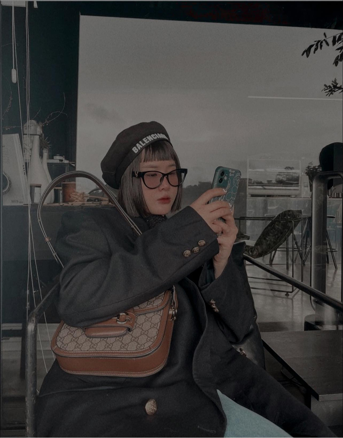 Ngôi nhà gia đình Vân Anh ở Bắc Giang là căn nhà 2 gian cấp 4 lợp mái tôn, trong nhà chỉ có vài chiếc giường cũ và chiếc quạt điện. 