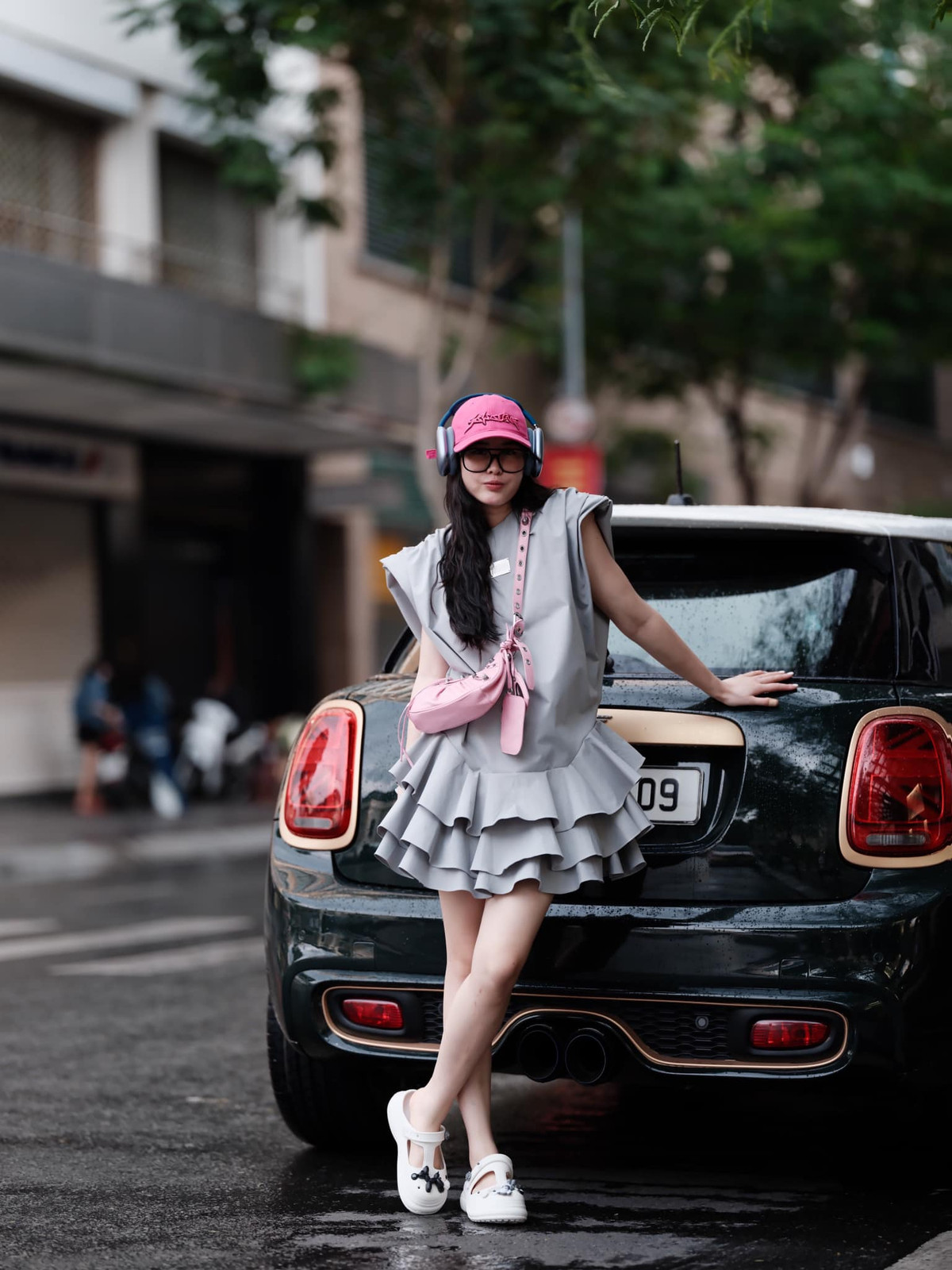 Bố mẹ Vân Anh đã ly hôn và hiện bố đang sống cùng xã chứ không phải đi tù như cô gái từng thú nhận. 