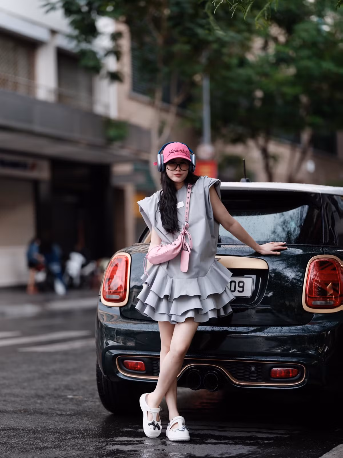 Bố mẹ Vân Anh đã ly hôn và hiện bố đang sống cùng xã chứ không phải đi tù như cô gái từng thú nhận. 