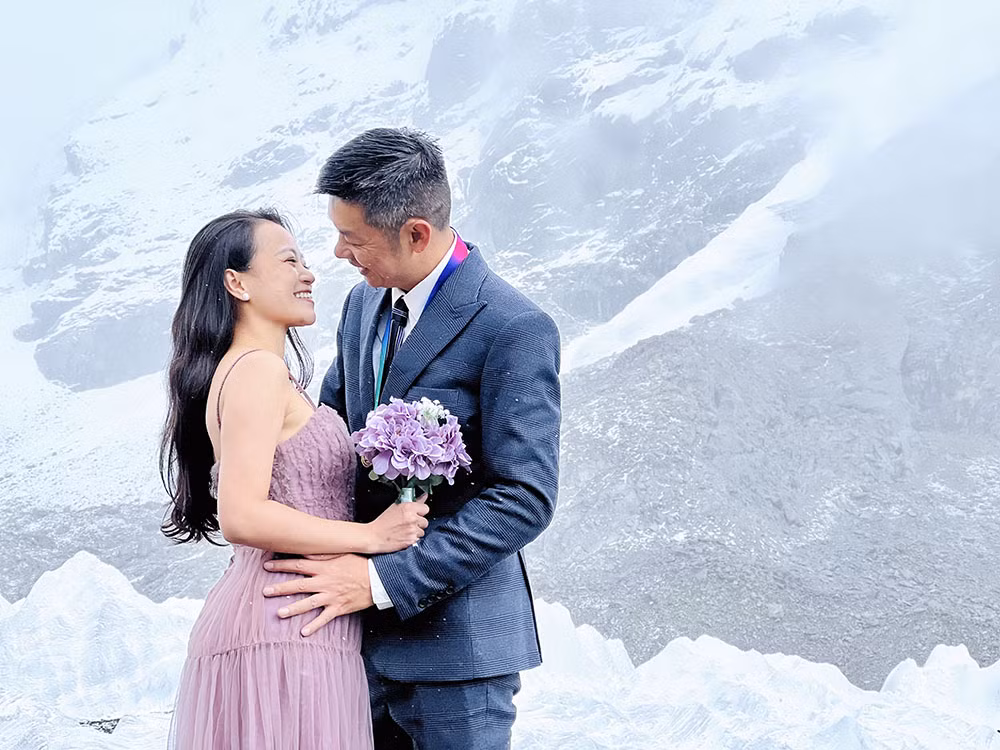 Được biết, ở độ cao 5.364 mét trên Everest, thời điểm tổ chức buổi lễ này, nhiệt độ ngoài trời là -8 độ C, một điều kiện thời tiết vô cùng khắc nghiệt. 