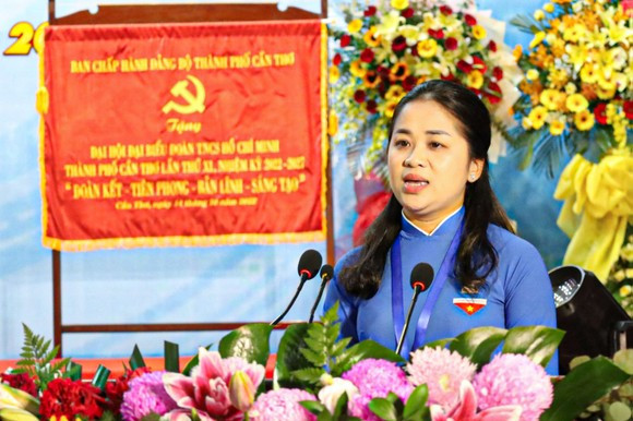 Tháng 10/2007 - 8/2012, chị là Uỷ viên Ban Cháp hành Thành Đoàn; Phó trưởng Ban Mặt trận thanh niên; Thường trực Hội LHTN Việt Nam TP Cần Thơ, tiếp đó làm Phó Chủ tịch Hội LHTN Việt Nam TP Cần Thơ. Tháng 8/2012 - 11/2012 chị là Uỷ viên Ban Thường vụ Thành Đoàn; Trưởng ban Đoàn kết tập hợp thanh niên; Phó Chủ tịch Thường trực Hội LHTN Việt Nam TP Cần Thơ. 