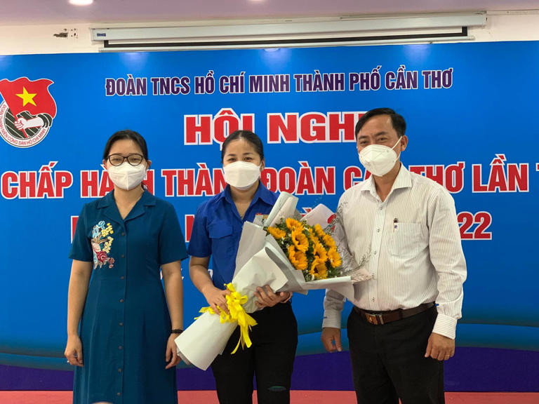 Tháng 10/2017 - 11/2018 chị là Phó Bí thư Thành Đoàn; Uỷ viên Trung ương Hội LHTN Việt Nam; Phó Chủ tịch Hội LHTN Việt Nam TP Cần Thơ; Uỷ viên Uỷ viên Uỷ ban Kiểm tra Trung ương Hội Sinh viên Việt Nam; Phó Chủ tịch Thường trực Hội Sinh viên TP Cần Thơ; kiêm nhiệm Trưởng ban Thanh niên trường học Thành Đoàn.