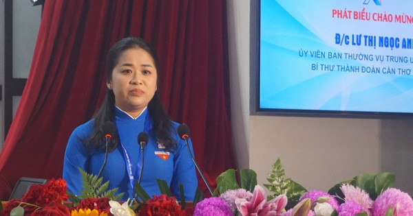 Quá trình công tác: Từ tháng 10/2003 - 8/2006 chị là cán bộ Văn phòng Thành Đoàn. Từ tháng 8/2006 - 10/2007 chị là cán bộ Ban Mặt trận thanh niên Thành Đoàn.