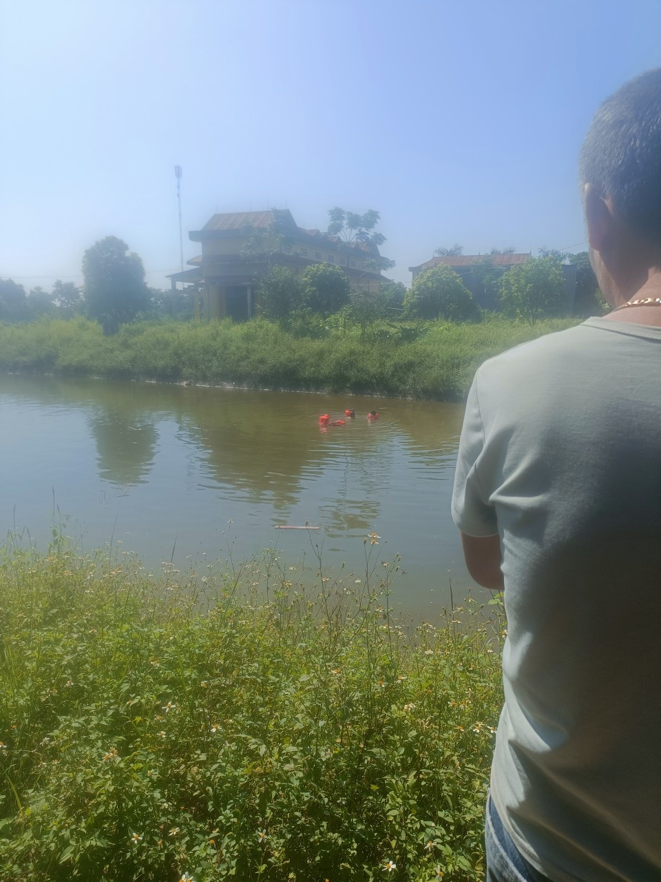 Qua xác minh sơ bộ anh H.N.M có uống rượu ở thôn Văn Hội, xã Văn Bình, huyện Thường Tín, Hà Nội đến khoảng 21h30 ngày 10/10, Anh Mỹ đi xe máy BKS 88E1-169.67 đi một mình về nhà ở xã Nghiêm Xuyên thì bị xảy ra tai nạn. 