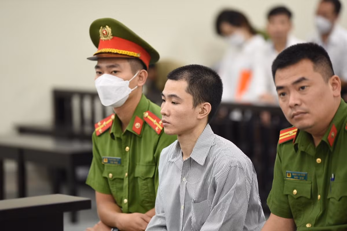 Ke dong dinh vao dau be gai 3 tuoi bi tu hinh