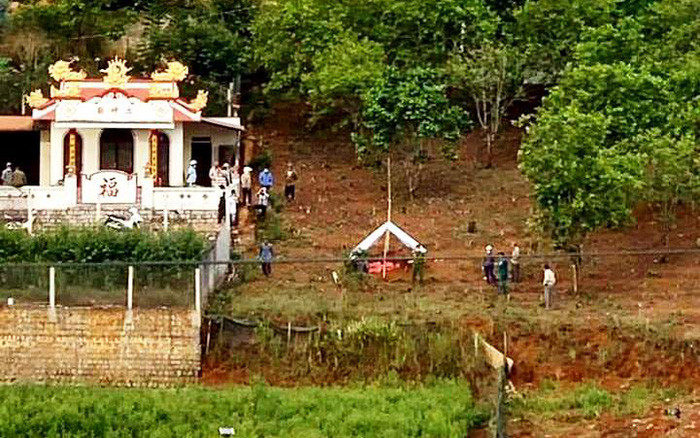 Tuy nhiên, những cuộc điện thoại gọi điện tới số của chị T. thì Trí không nghe máy mà chỉ nhắn tin trả lời với lý do đang bận làm việc. Những ngày lễ, tết, Đoàn Thanh Trí vẫn chở hai con (một trai và một gái) về nhà mẹ vợ ở Xuân Thành, phường 11, TP Đà Lạt chơi. (Ảnh Người lao động) 