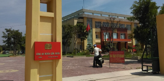 Bác sĩ quyết định gọi điện để báo lại những nghi vấn về hiện trạng của cháu cho Công an huyện Cẩm Xuyên. Tiếp nhận tin báo, Công an huyện Cẩm Xuyên đã lập tức vào cuộc. (Nguồn ảnh: Internet)