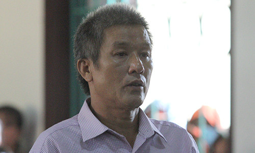 Đoàn rất bình tĩnh bảo với vợ rằng mình "nhỡ tay" rồi dặn vợ nếu ai hỏi thì bảo cháu T tự ngã. Sau đó, hai vợ chồng Đoàn đưa cháu T đi cấp cứu. Lời khai của Đoàn trùng khớp với những dấu hiệu, chứng cứ thu thập được tại hiện trường, quá trình khám nghiệm pháp y nạn nhân. Từ đây, Công an tỉnh Hà Tĩnh đã có đủ căn cứ để khẳng định, Đoàn đã ra tay sát hại cháu T vào tối 12/4/2019. 