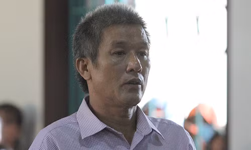 Đoàn rất bình tĩnh bảo với vợ rằng mình "nhỡ tay" rồi dặn vợ nếu ai hỏi thì bảo cháu T tự ngã. Sau đó, hai vợ chồng Đoàn đưa cháu T đi cấp cứu. Lời khai của Đoàn trùng khớp với những dấu hiệu, chứng cứ thu thập được tại hiện trường, quá trình khám nghiệm pháp y nạn nhân. Từ đây, Công an tỉnh Hà Tĩnh đã có đủ căn cứ để khẳng định, Đoàn đã ra tay sát hại cháu T vào tối 12/4/2019. 