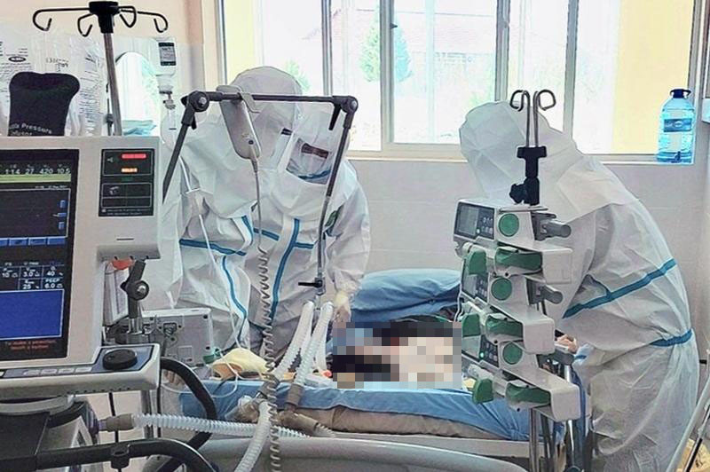 Một khó khăn khác lại xảy đến, mặc dù cháu T. được kết luận đã chết não, bệnh viện cho về để lo "hậu sự", nhưng gia đình muốn để thêm vài ngày, đợi người thân từ miền Nam ra. Tình huống này khiến lực lượng công an không thể tiếp cận thi thể nhằm giám định, xác minh các thương tích của cháu T. (Ảnh minh họa, nguồn ảnh Internet) 