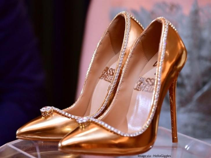 Nhung doi giay duoc lam tu vang, kim cuong, gia hang trieu do-Hinh-2