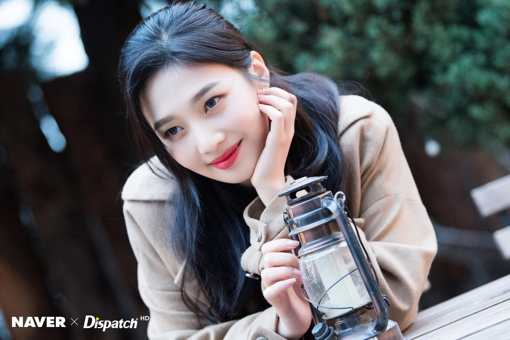 Joy (Red Velvet): Showbiz Hàn không ít những sao nữ thay đổi từ phong cách dễ thương, đáng yêu sang sexy, gợi cảm. Song, thời điểm hiện tại, thành viên Joy của Red Velvet được đánh giá có sự vượt trội cả về nhan sắc lẫn danh tiếng.