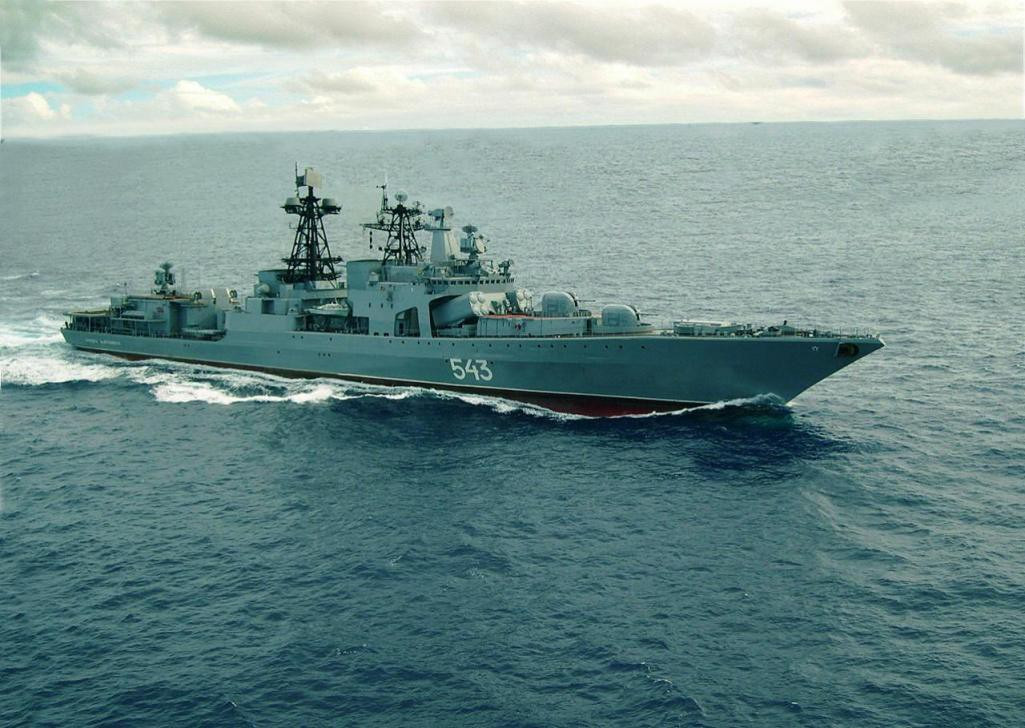 Hệ thống động lực của Nguyên soái Shaposhnikov là động cơ COGAG (kết hợp turbine khí - turbine khí), tổng công suất máy 120.000 mã lực, cho tốc độ tối đa 35 hải lý/h, tầm hoạt động 10.500 hải lý nếu chạy ở tốc độ kinh tế 14 hải lý/h.