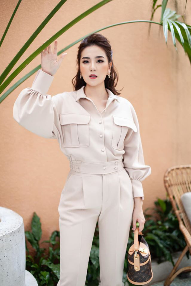 BTV Mai Ngoc bat ngo cat toc ngan de thu xem 