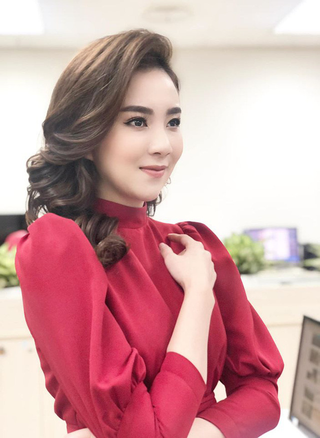 BTV Mai Ngoc bat ngo cat toc ngan de thu xem 