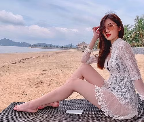 Sở hữu body gợi cảm nhưng Lương Thanh rất hiếm khi khoe đường cong cơ thể một cách lộ liễu. 