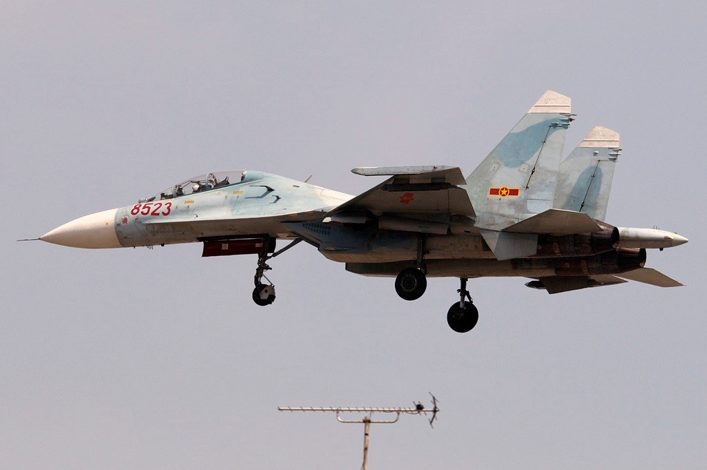 So sánh thời gian tiến hành công việc, trong khi Nhà máy A32 mất khoảng trên dưới 3 năm cho công việc đại tu một chiếc tiêm kích Su-27 thì Nhà máy sửa chữa máy bay số 558 chỉ cần khoảng 3 - 4 tháng, chênh lệch rõ ràng là rất lớn.