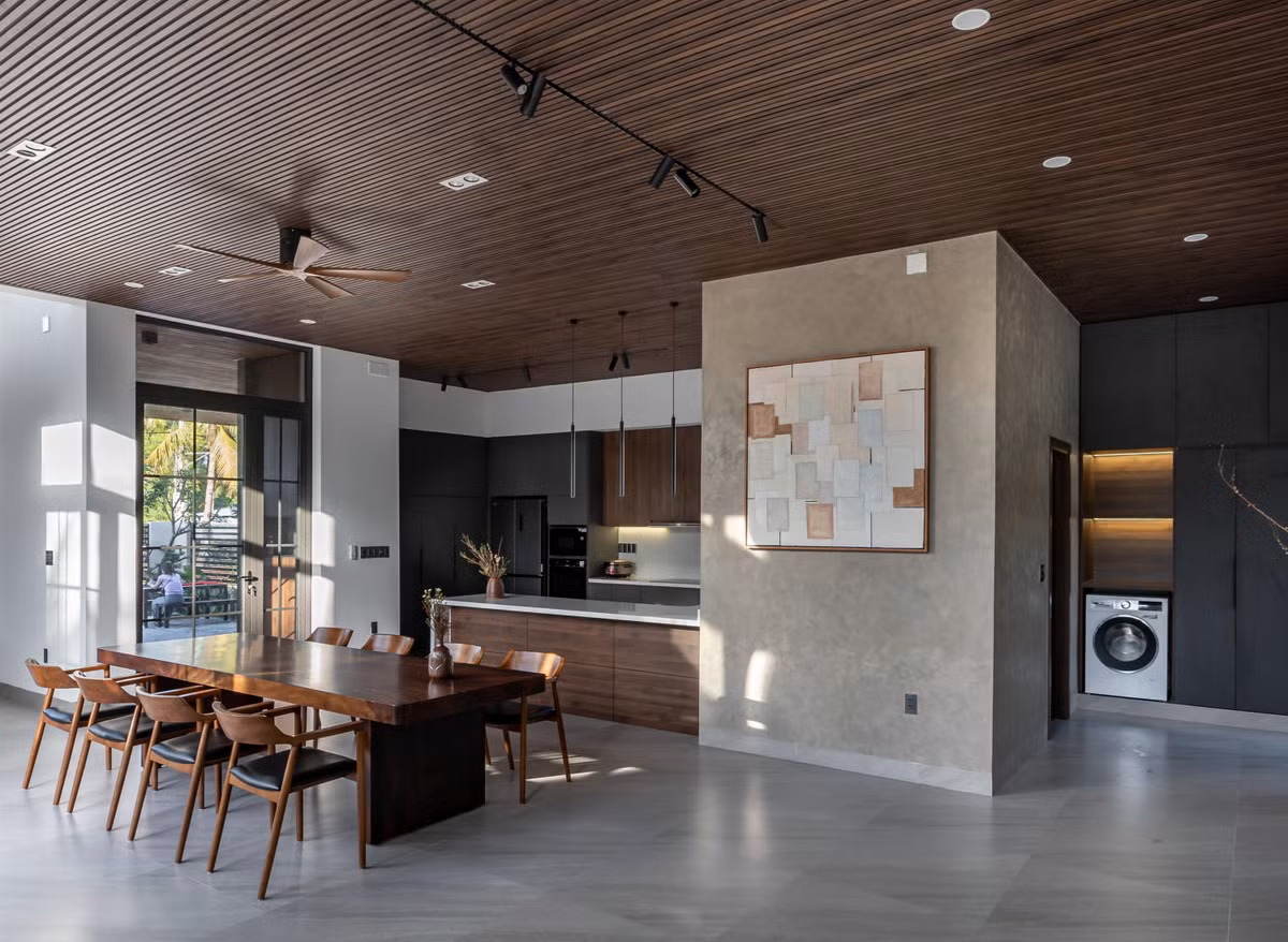 Gia chủ mong muốn cả gia đình được sinh hoạt trong không gian sống tiện nghi, hiện đại, thông thoáng nhưng không quá khác biệt.