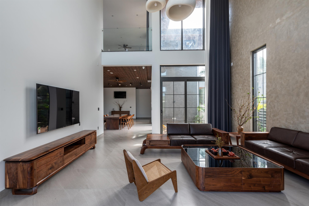 Yếu tố nắng và gió trong ngôi nhà tối giản được khai thác triệt để. 