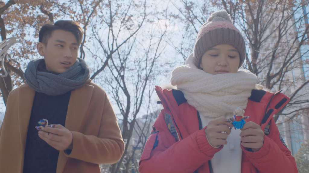 Với Suni Hạ Linh, vai diễn kỳ vọng phá bỏ nhiều định kiến "một màu" của cô nàng. Nữ ca sĩ Em đã biết vào vai một thông dịch viên nhút nhát. Do đó, cô phải xem khá nhiều phim về những nhân vật đanh đá để học tập. Để phù hợp với vai diễn, Suni gần như để mặt mộc toàn bộ phim.