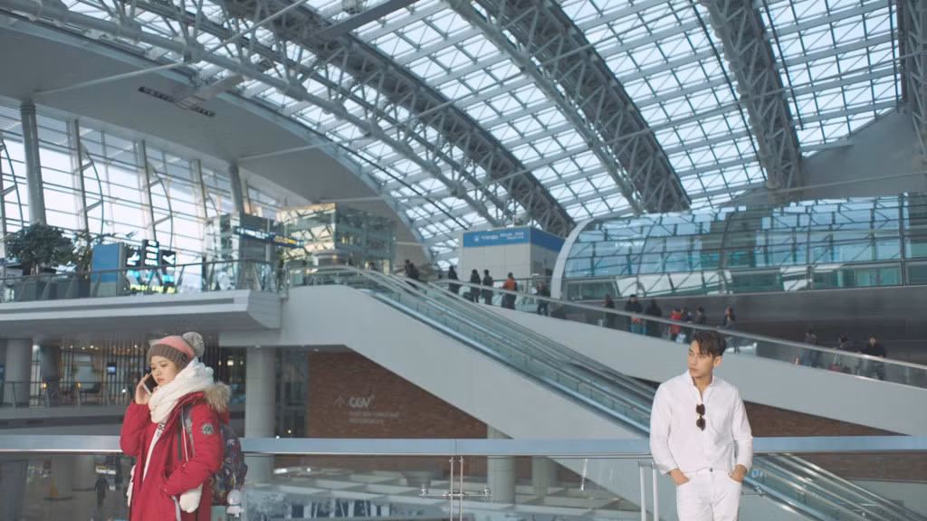 Nhưng với tinh thần chuyên nghiệp, Isaac vẫn tươi tắn hoàn thành những phân đoạn cuối cùng. Điều này khiến ê-kíp rất khâm phục chàng "thái tử".