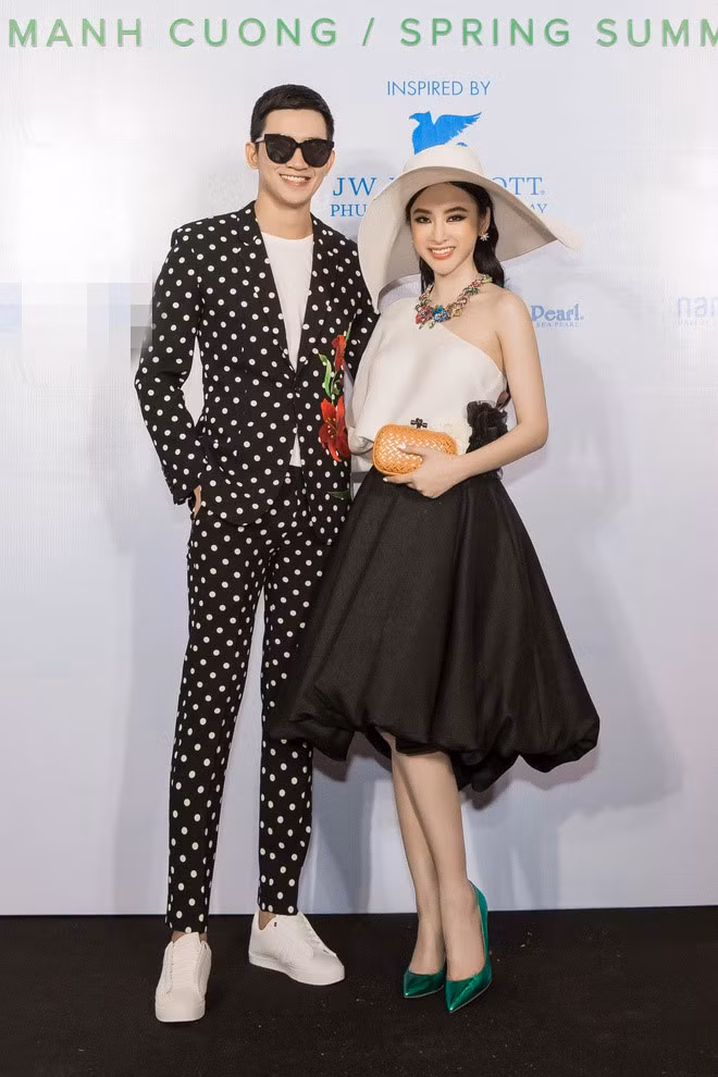 Sau khi tham gia Sứ mệnh trái tim, Angela Phương Trinh và Võ Cảnh vướng tin hẹn hò bí mật. Họ thường xuất hiện bên nhau trong nhiều sự kiện, dùng những lời có cánh khi miêu tả về đối phương. Tuy nhiên, khi nói về tin đồn tình cảm, cả hai tỏ ra khá thận trọng. Hồi tháng 11/2016, Võ Cảnh tiết lộ anh và “bà mẹ nhí” là những người bạn thân thiết. Hai người giữ liên lạc thường xuyên sau khi phim đóng máy, thỉnh thoảng đi ăn, uống cà phê.