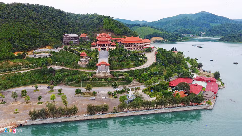 Chiem nguong ngoi chua ven bien dep nhat Quang Ninh