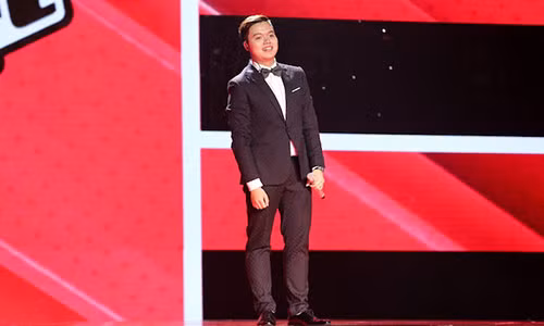 Thí sinh Trần Anh Đức tại tập 2 chương trình Giọng hát Việt 2017.