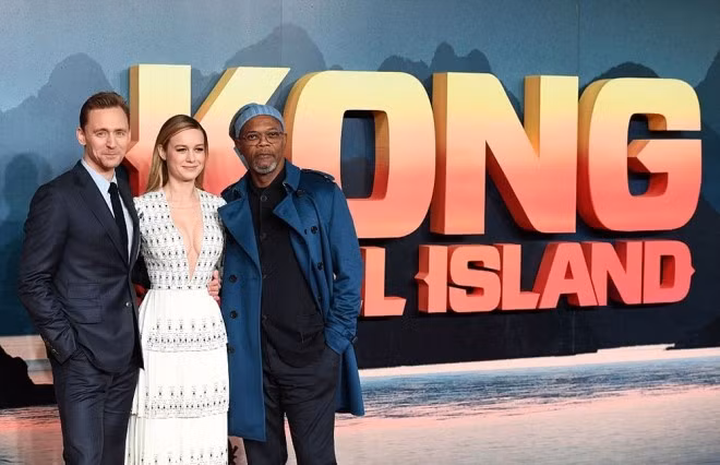 Poster phim trong buổi công chiếu có sự xuất hiện hình ảnh vịnh Hạ Long - một kỳ quan thiên nhiên thế giới của Việt Nam. Đây cũng là phông nền để các thành viên trong đoàn làm phim chụp hình trước báo giới quốc tế.