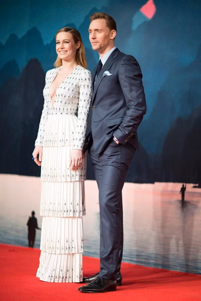 Poster có hình ảnh Vịnh Hạ Long với mặt trời đỏ phía sau những hòn đảo nhấp nhô trên mặt biển được nhà sản xuất tung ra tháng 11 năm ngoái. Mới đây, đoàn phim cũng đã đăng tải trailer cuối cùng của bộ phim.