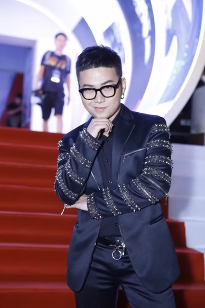 NTK Chung Thanh Phong là người đứng sau rất nhiều thiết kế đẹp dành cho các mỹ nhân The Face.