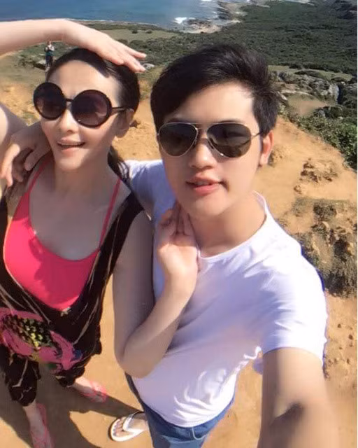 Tieu Thuc Than va ban trai dang tuoi chau sap ket hon