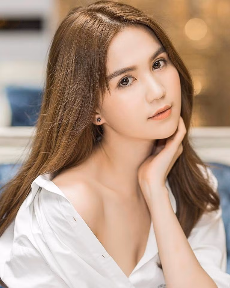 Sở hữu khuôn mặt xinh đẹp, thân hình chuẩn đến từng centimet, Ngọc Trinh được nhiều người đánh giá là một trong những mỹ nhân của giới giải trí Việt.