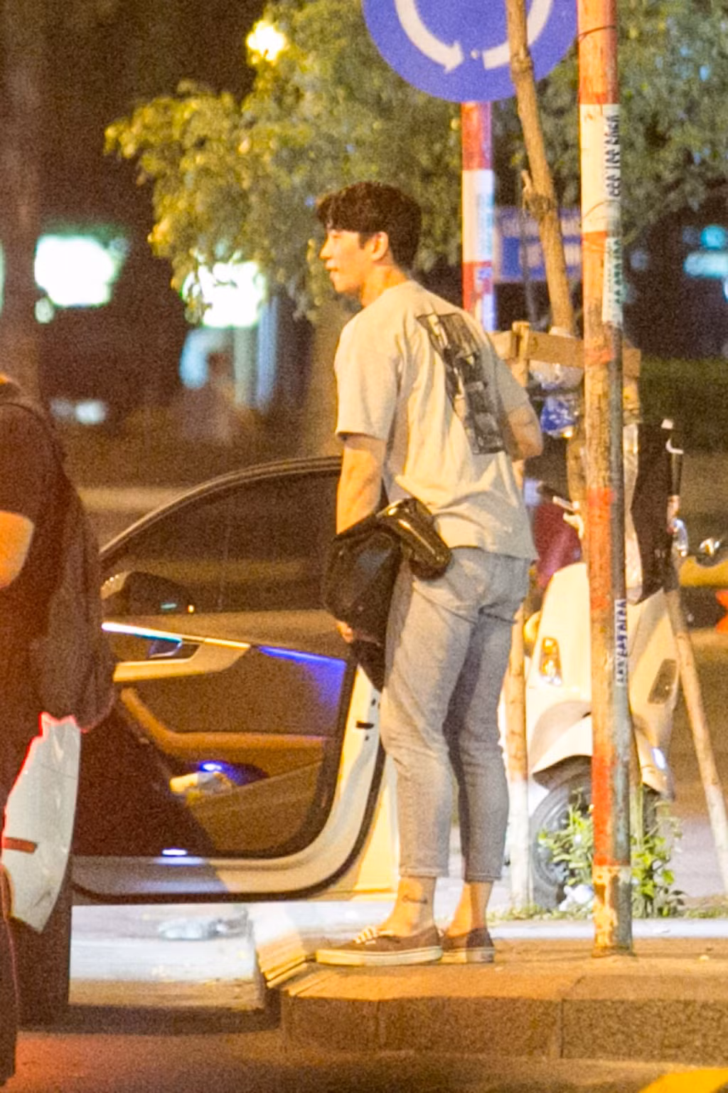 Shin Sung Rok nổi tiếng trong Vì sao đưa anh tới với nhân vật phản diện, đóng chung cùng Kim Soo Hyun, Jun Ji‑Hyun. Biểu cảm đáng sợ của Shin Sung Rok khiến nhiều người ám ảnh, gọi là "ác nhân".