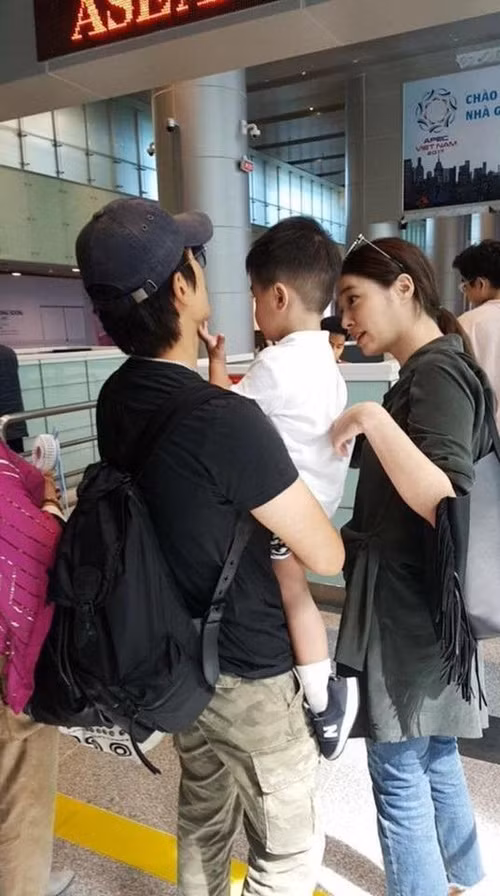 Tinh cu Song Hye Kyo dua con trai toi Da Nang du lich