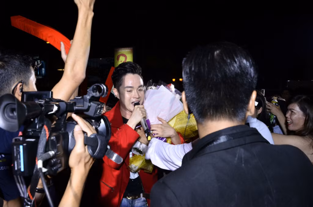 Cựu thành viên nhóm 1088 vẫn giữ phong độ khi thể hiện Tình yêu mang theo với phong cách EDM.