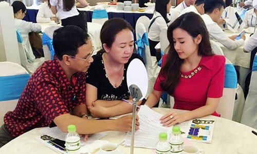 Hot girl Midu khoe mua lien mot luc 3 can ho