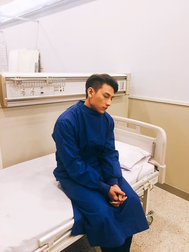 Isaac phai nhap vien tai Han Quoc vi lam viec kiet suc